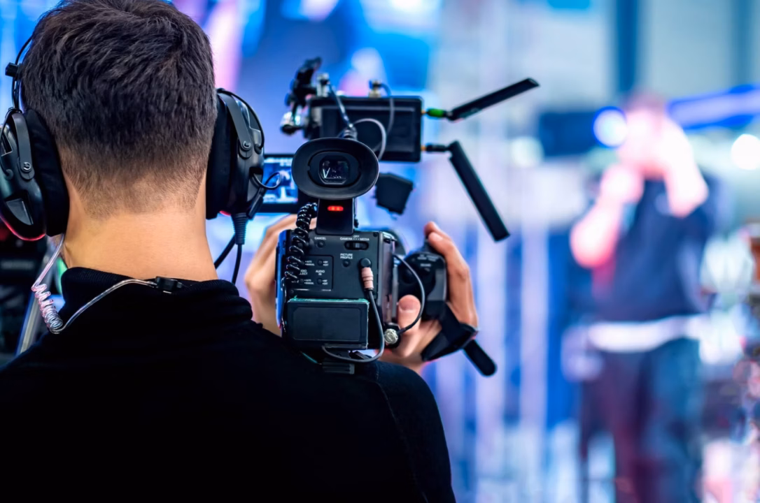 Média public vs média privé : comprendre les différences et impacts