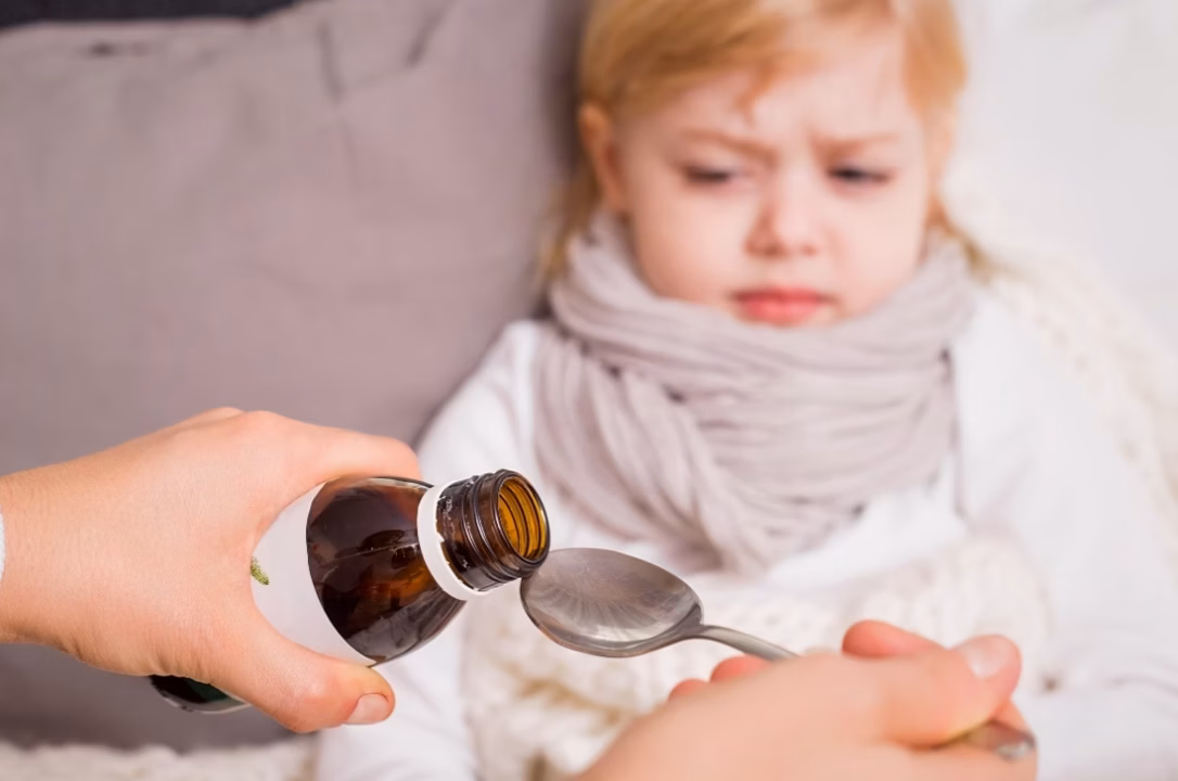 Rhume, toux, fièvre : les médicaments à proscrire chez l&rsquo;enfant